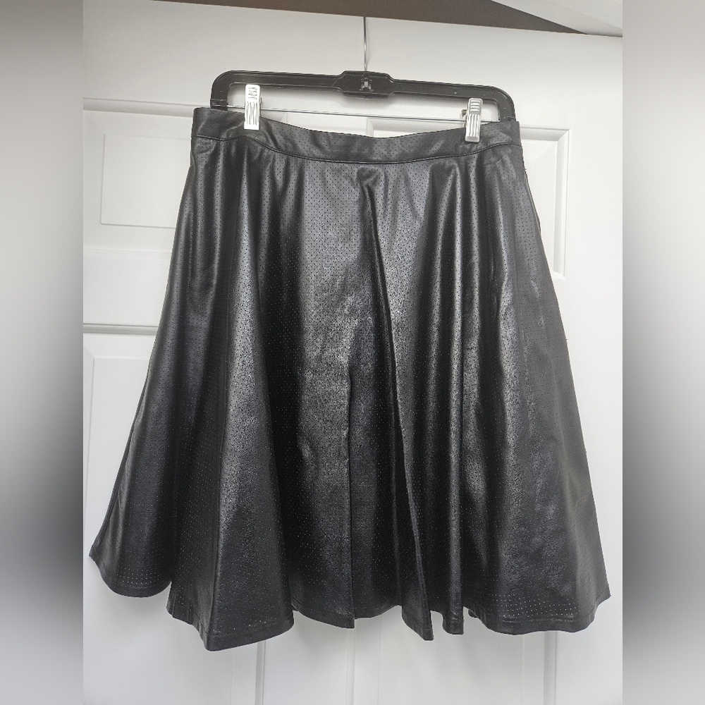 Neiman Marcus leather-like polyester Knee-high Skirt size Medium